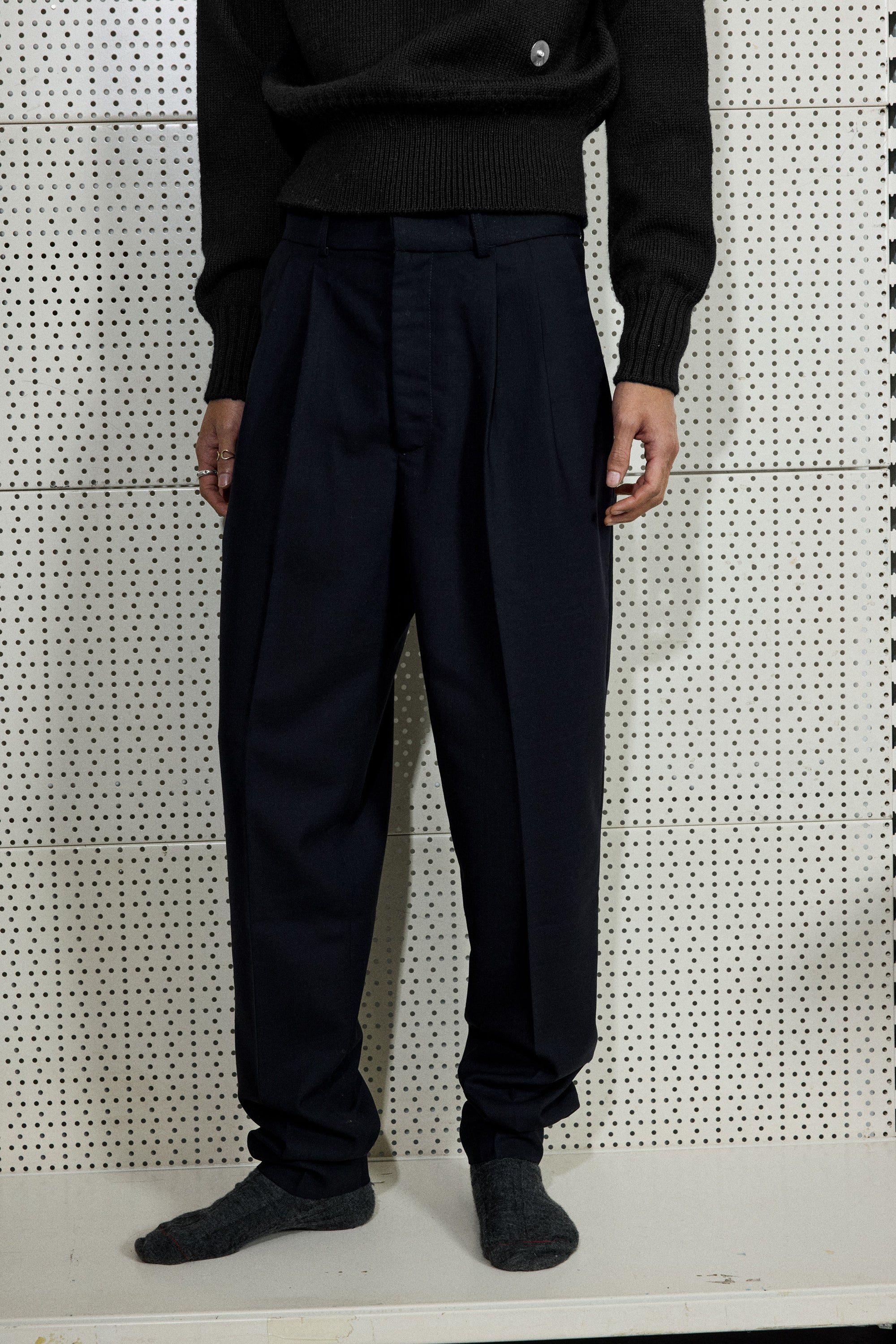 TAPERED TROUSER IN BLACK
