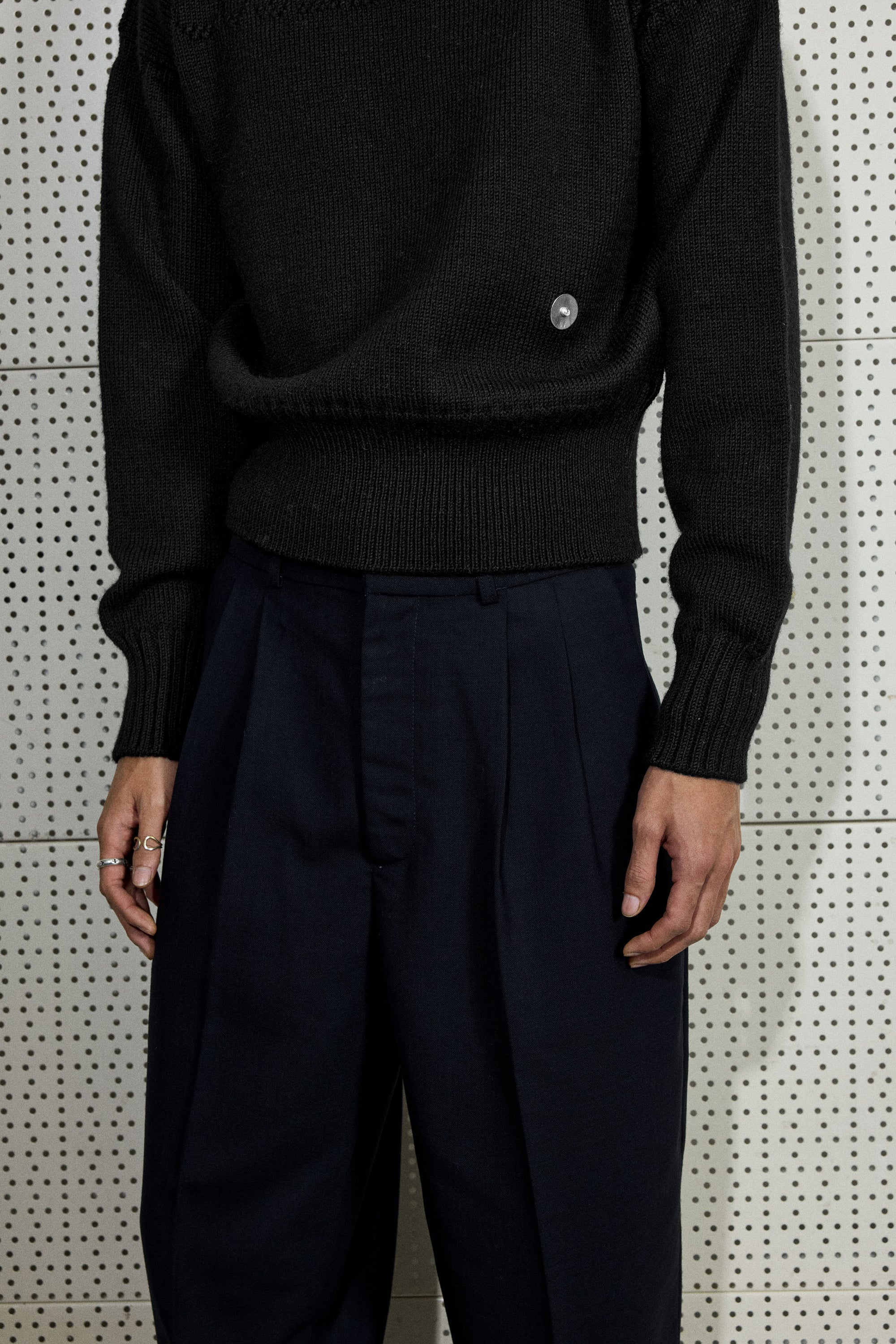 TAPERED TROUSER IN BLACK