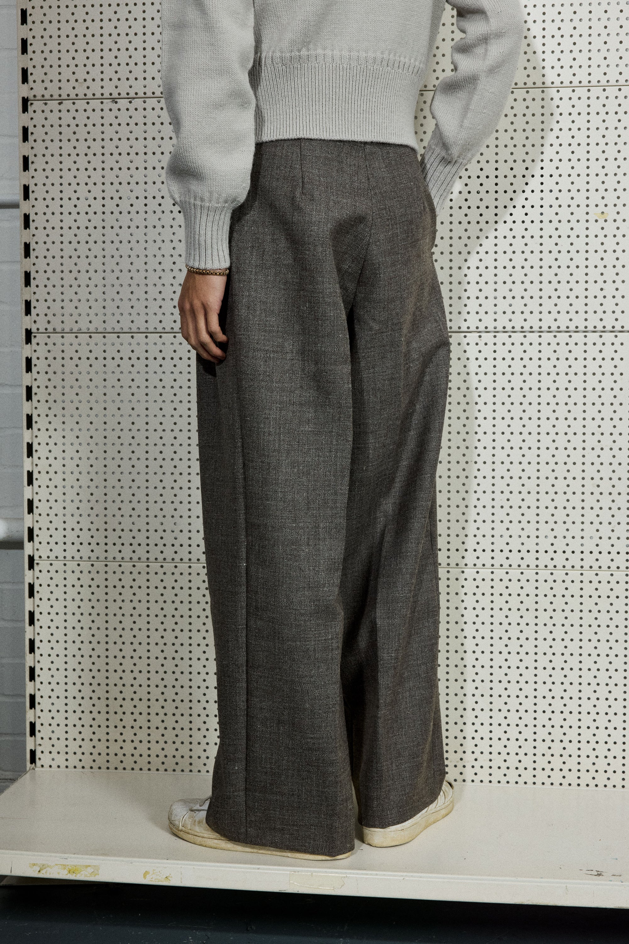WIDE PLEAT TROUSER IN NATURAL BROWN