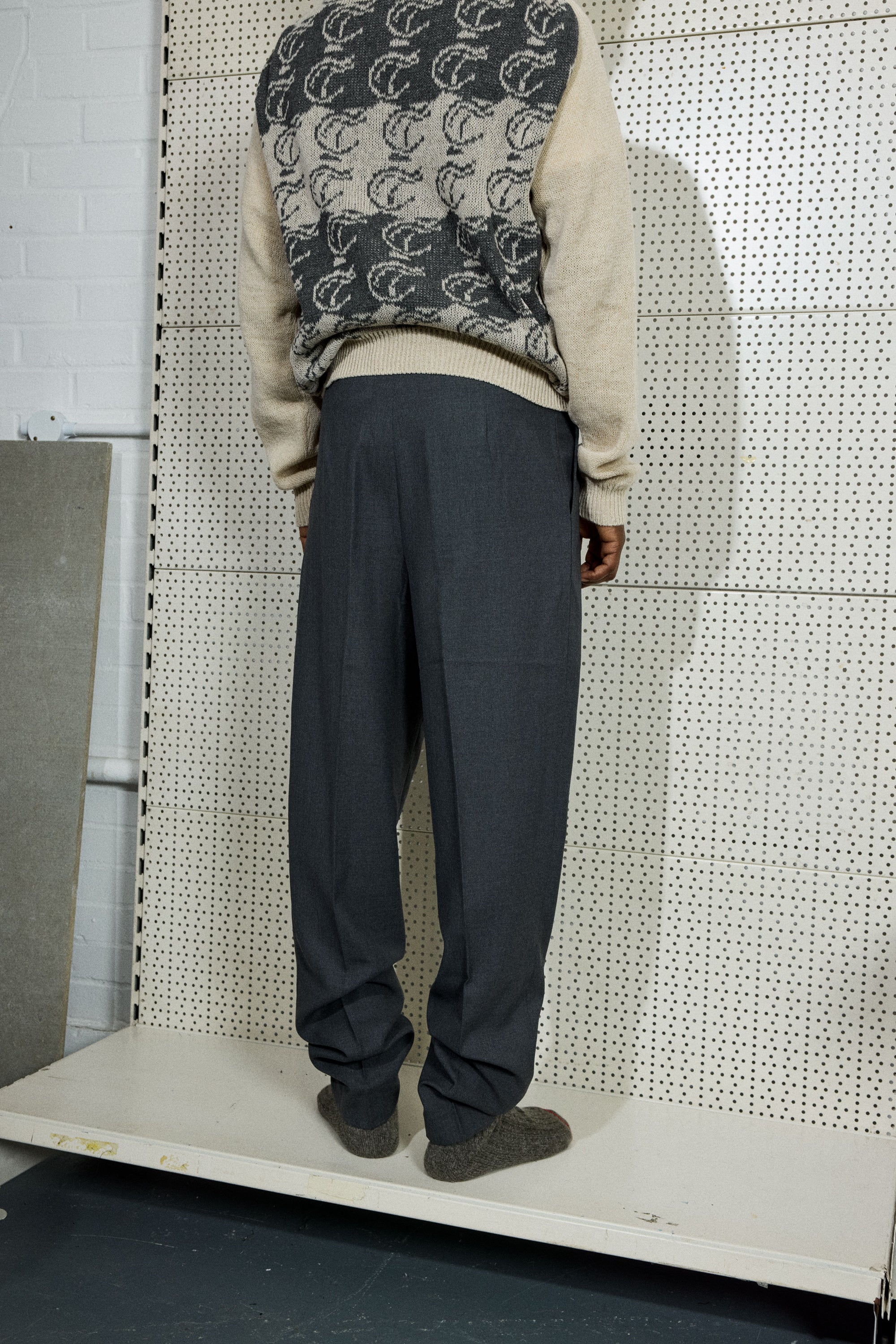 TAPERED TROUSER IN UNIFORM GREY