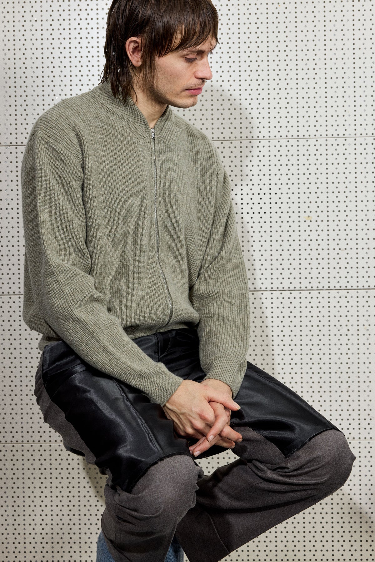LAMBSWOOL ZIP-UP IN KHAKI