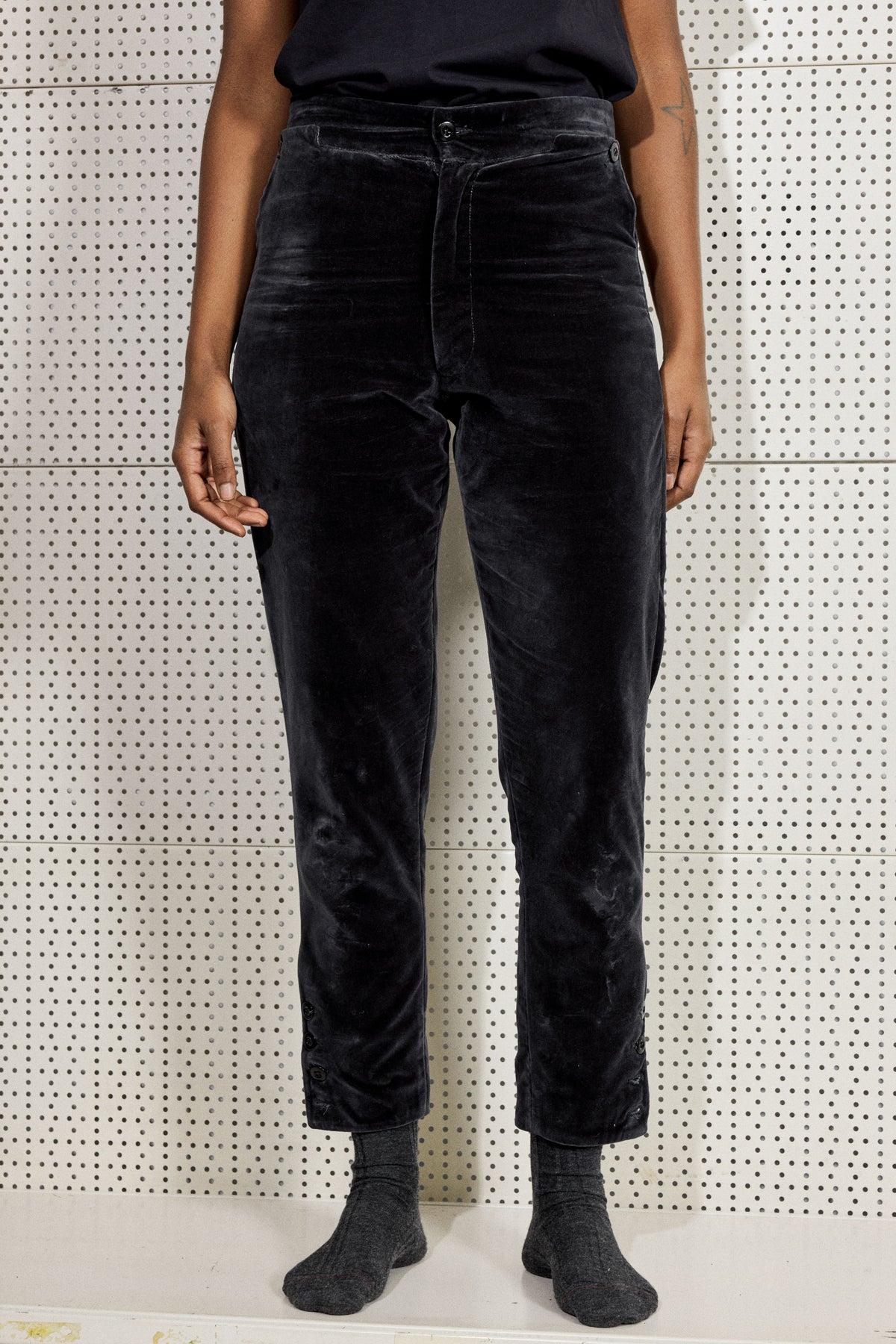 FENCING TROUSER IN DARK GREY VELVET