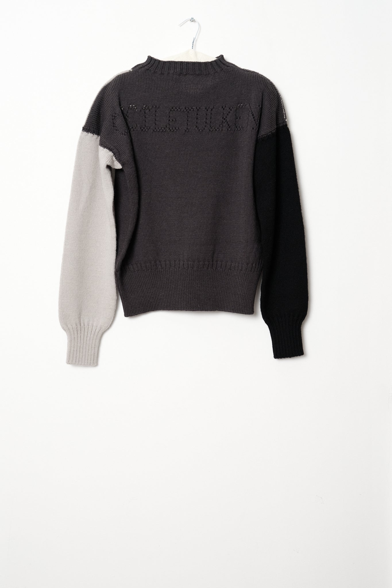 POINTELLE GANSEY IN GREYSCALE ROULETTE