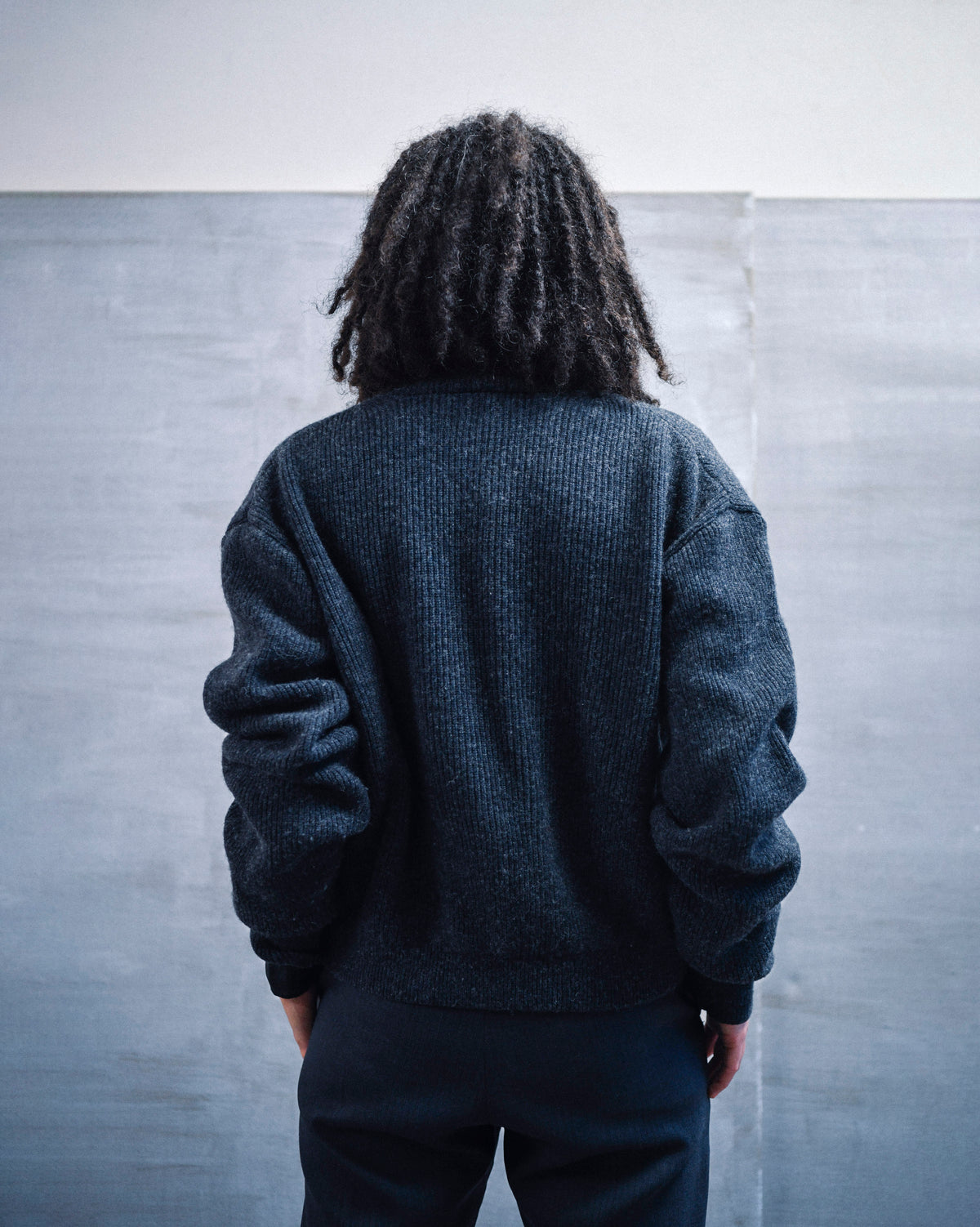LAMBSWOOL ZIP-UP IN BLACK